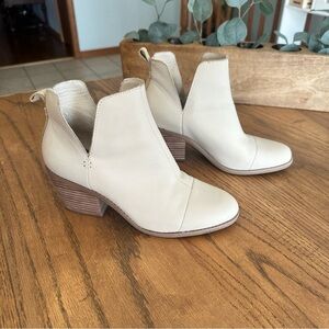 Toms Everly Cutout Block Heel Ankle Booties Beige Leather Size 7.5 Women’s Shoes